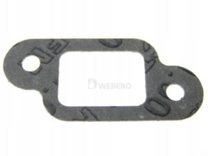 Uszczelka tłumika wydechu spalin pilarki STIHL na białym tle z widocznymi otworami na śruby mocujące oraz centralny otwór wylotu spalin w kierunku tłumika.