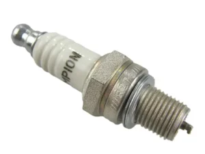 Świeca zapłonowa Champion RZ7C do urządzeń STIHL, zamiennik NGK CMR6H.